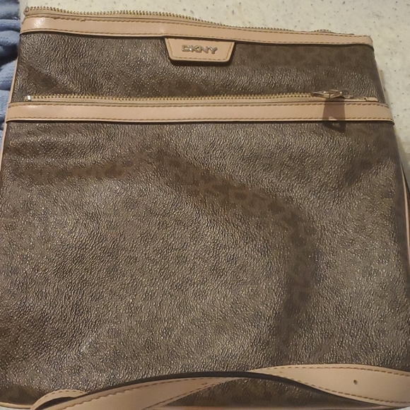 Brown and tan purse - Picture 1 of 1